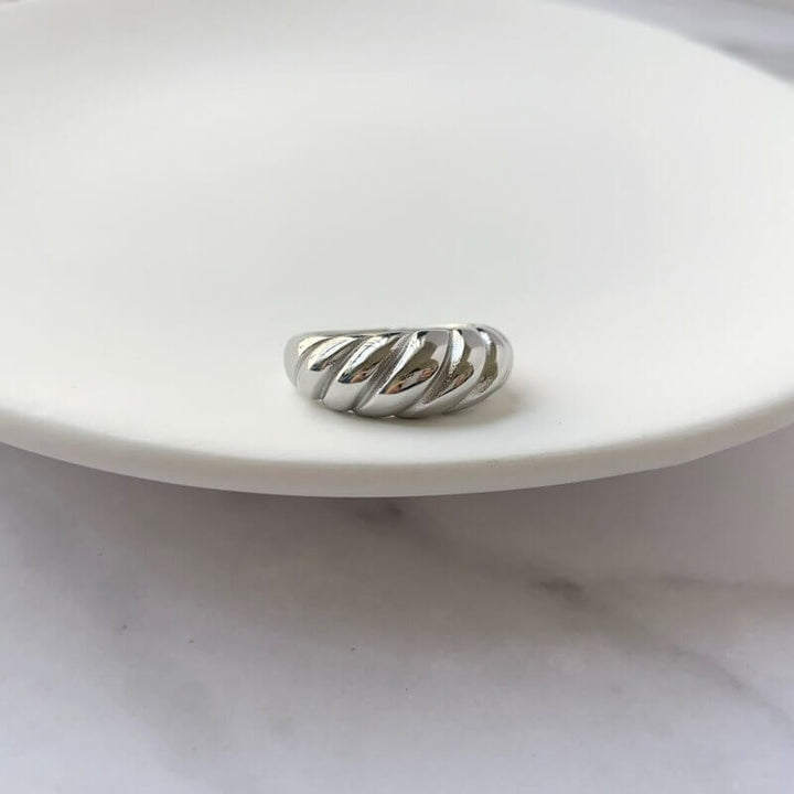 Liora Twisted Minimalist Ring – Gold-Plated & Silver Stainless