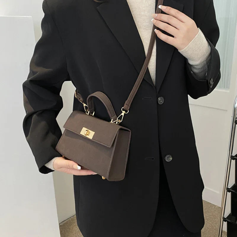 Structured Satchel Handbag with Twist Lock – Elegant Top Handle and Crossbody Bag for Everyday Use