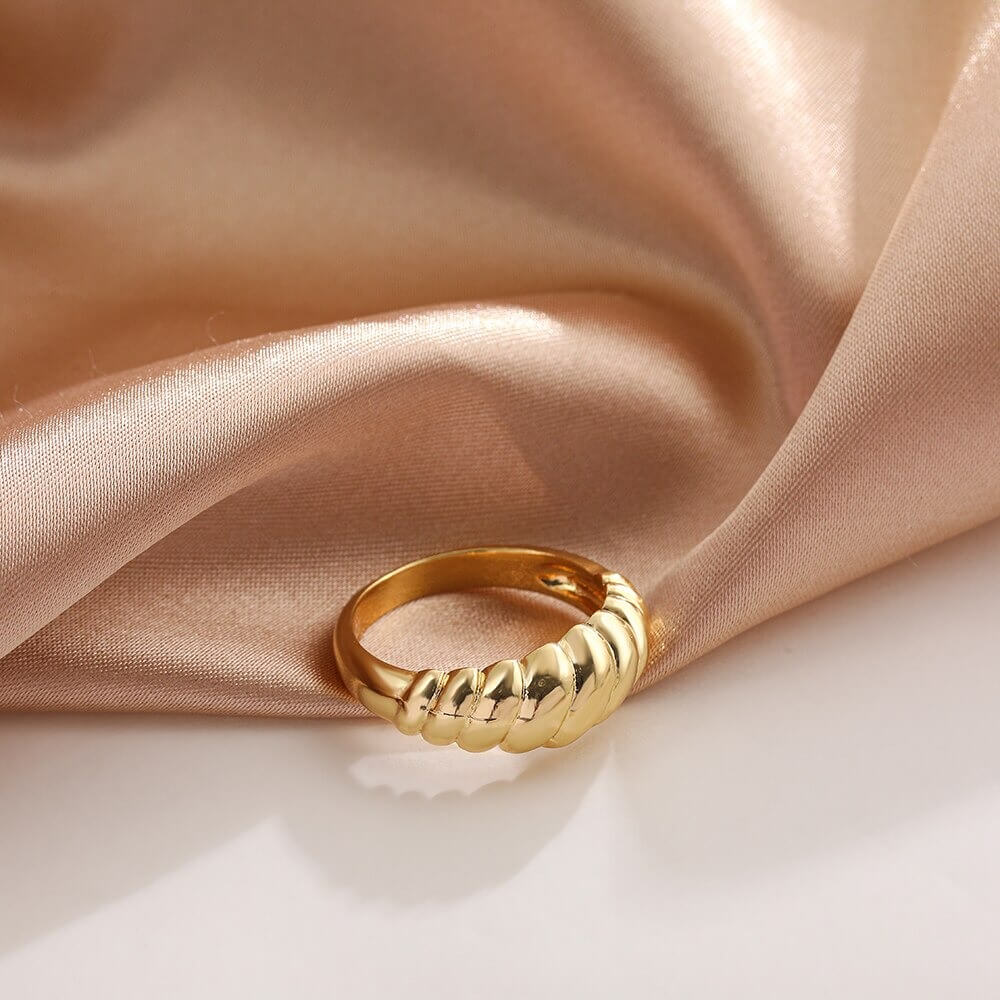 Liora Twisted Minimalist Ring – Gold-Plated & Silver Stainless